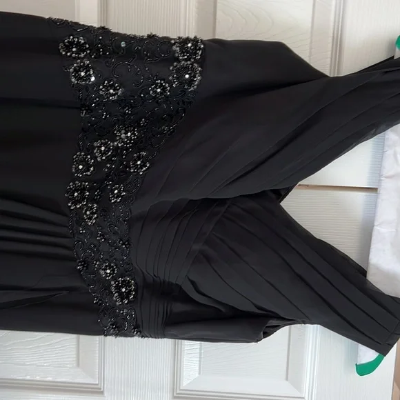 Brides maids/Mother of the Bride dress - Picture 3 of 6